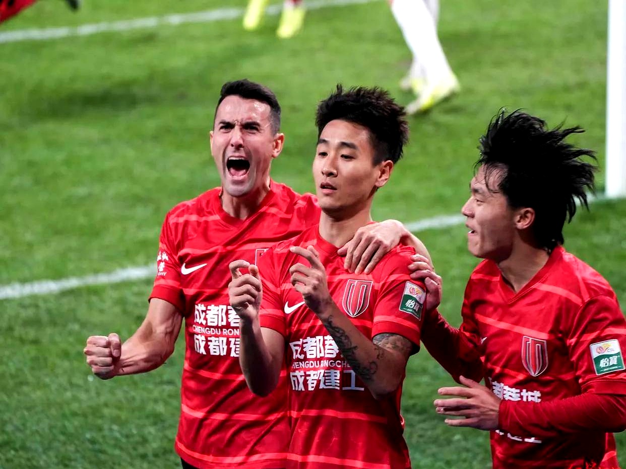 包含赛地聚焦——中超关键时刻热度飙升，成都蓉城刷新队史纪录，信心回归，数据趋势出现新变化的词条